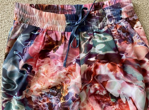 BEBE NWOT Matte SATIN Colorful Abstract Print JOGGER PANTS Size Small - Picture 16 of 22