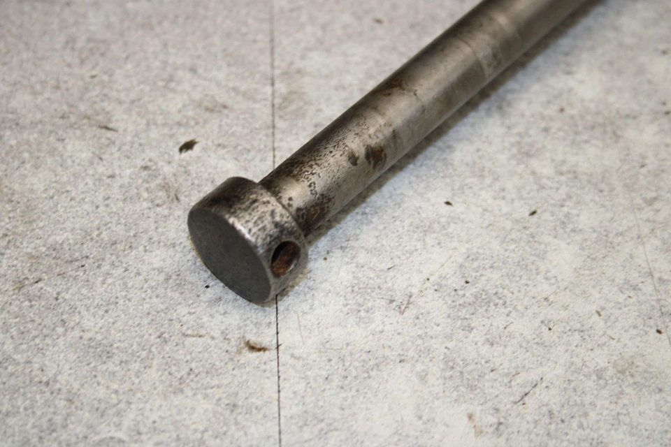 Suzuki TS250 1975 Savage eje trasero llanta rueda trasera eje perno pivote U12-2543.ABR Foto 2 de 4