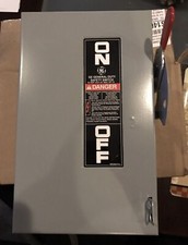 GE TG4321 30 AMP SAFETY SWITCH 240 VOLT 7.5 HP DISCONNECT BOX 10" x 6 1/2" 79