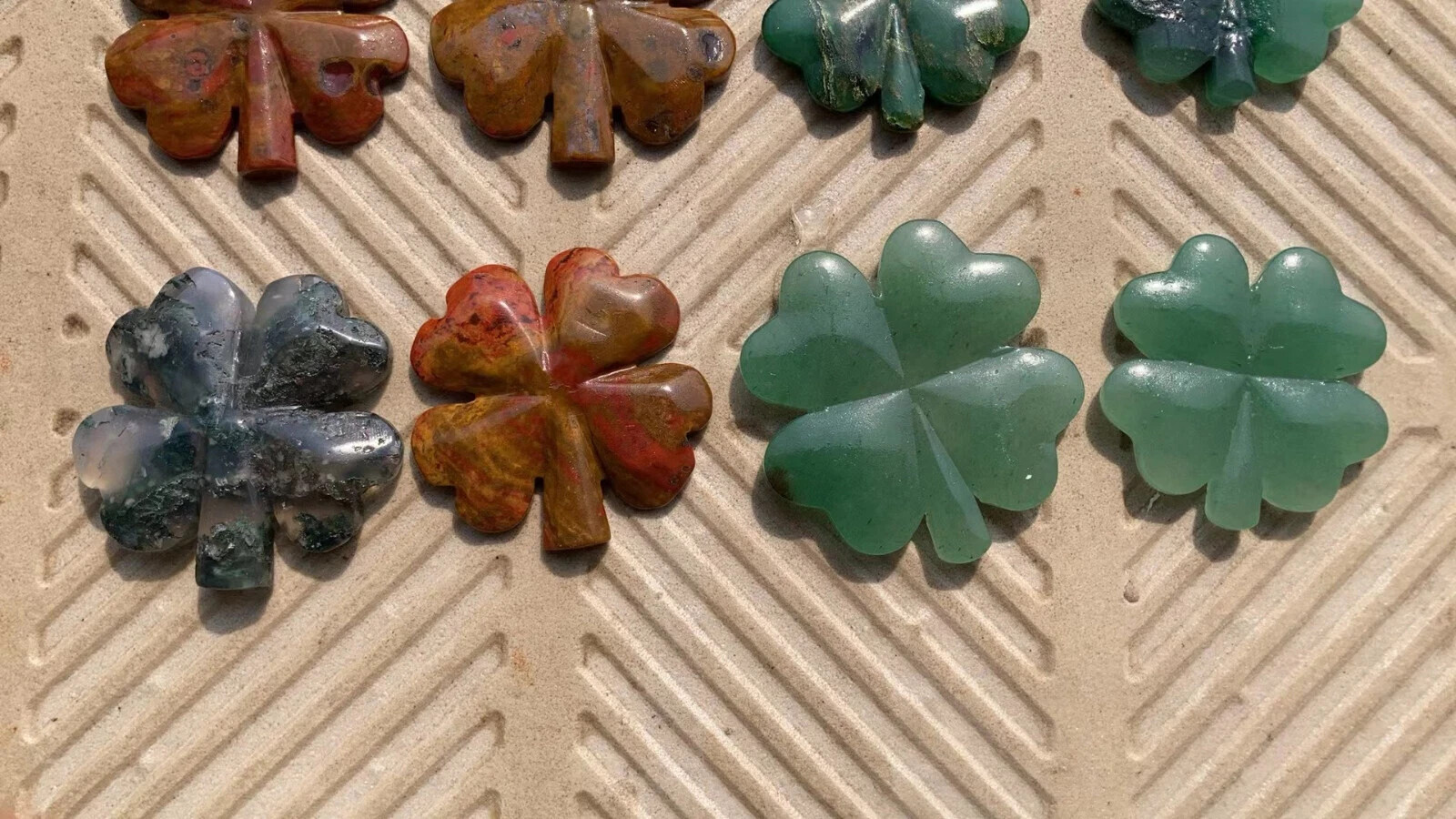 11Pcs 1.6''~2.2'' Natural types Four Leaf Clover Carved Decor gift