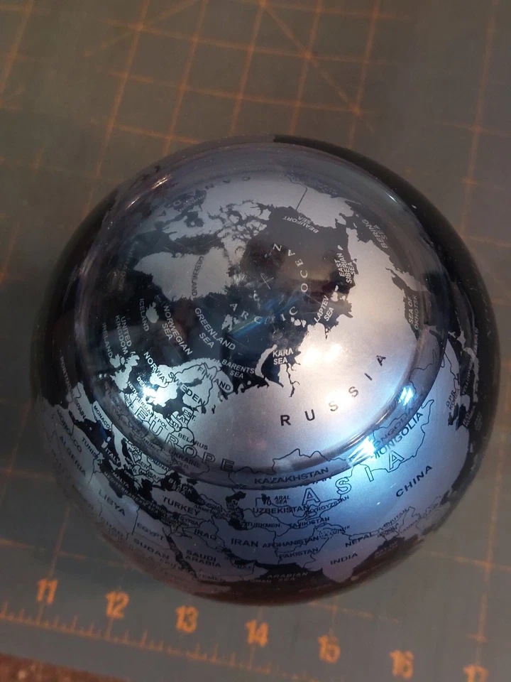 Broken MOVA Globe Earth 4.5 astilla y negro metálico sin caja tiene grietas Foto 2 de 4