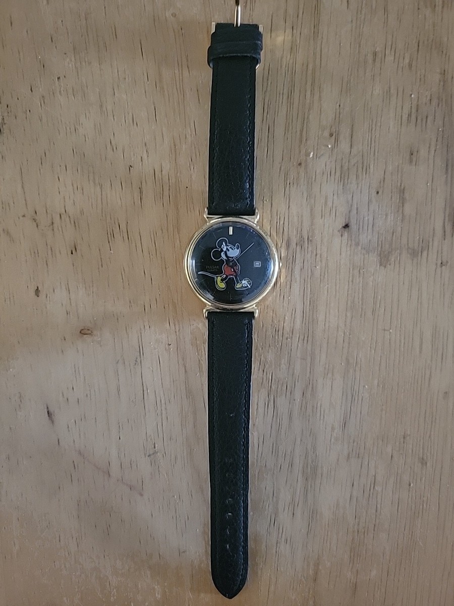 Vintage Disney Pulsar Mickey Mouse Mens Watch V837-8A30 Gold Tone