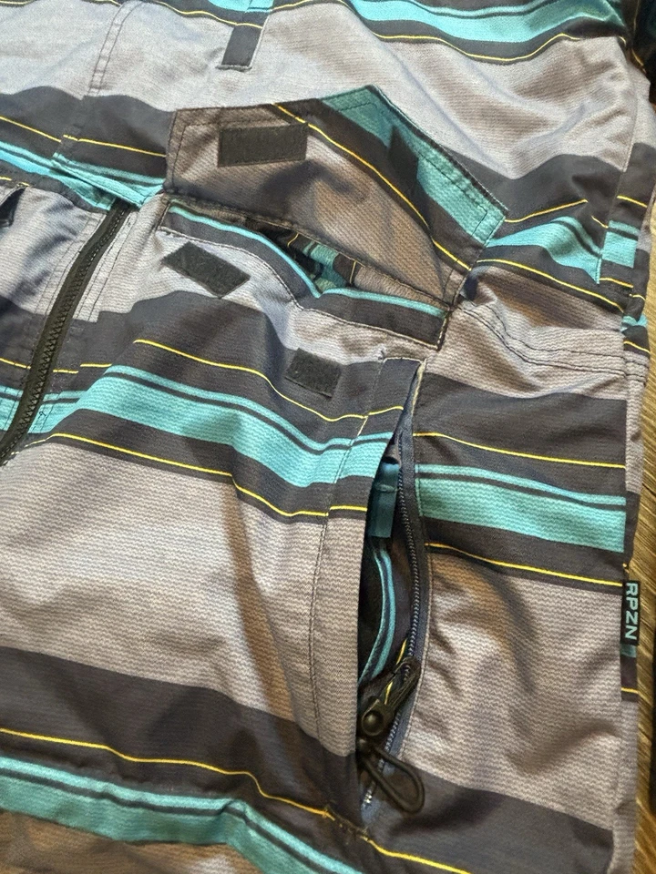 Ripzone Mens Snowboard Winter Jacket Size XL Hooded Waterproof Vented Pockets - Image 2 of 4