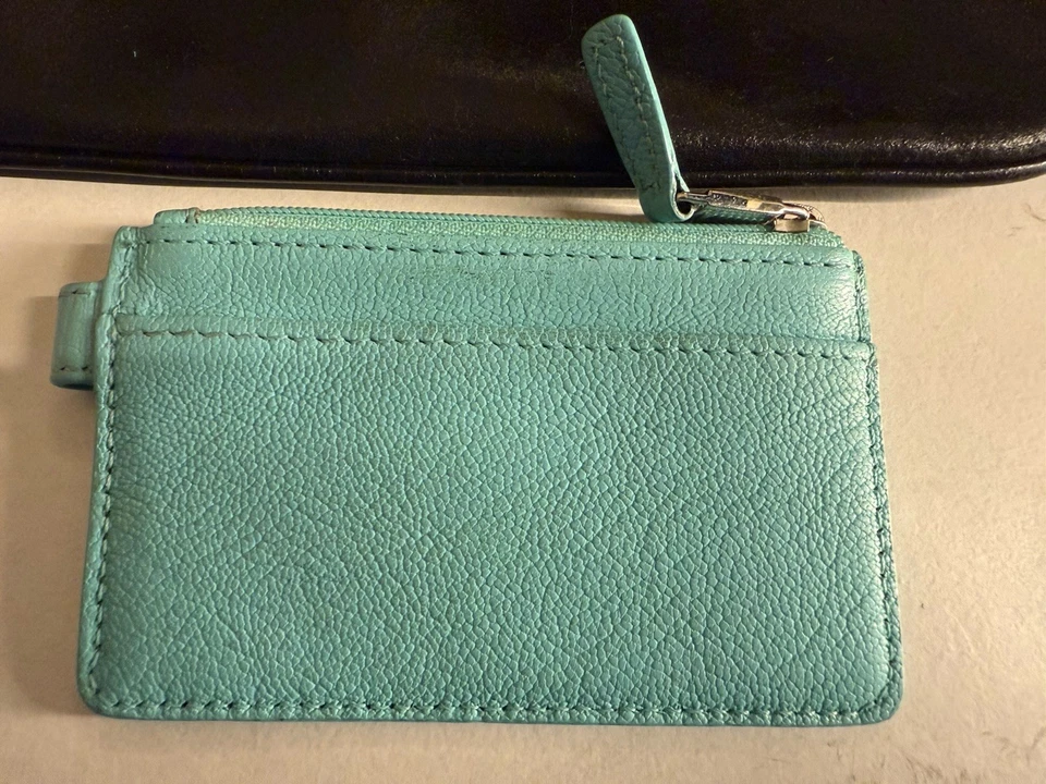 Bolso sin asas Tiffany & Co de cuero italiano negro + billetera para tarjetas azul - Juego de 2 piezas Foto 4 de 4