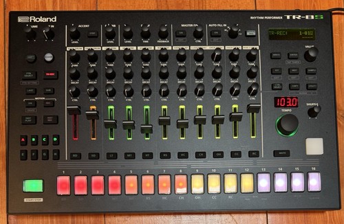 Roland TR8S Drum Machine Rhythm Performer