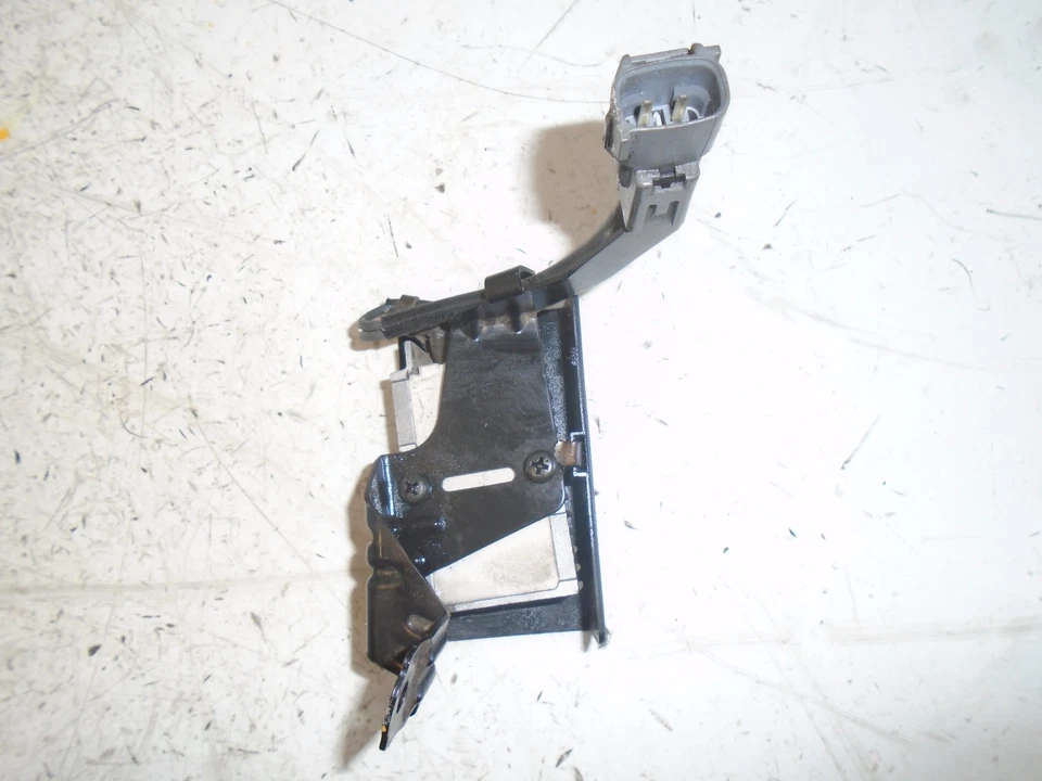 Резистор бензонасоса 2001 Lexus IS300 23080-46090 - Изображение 2 из 4