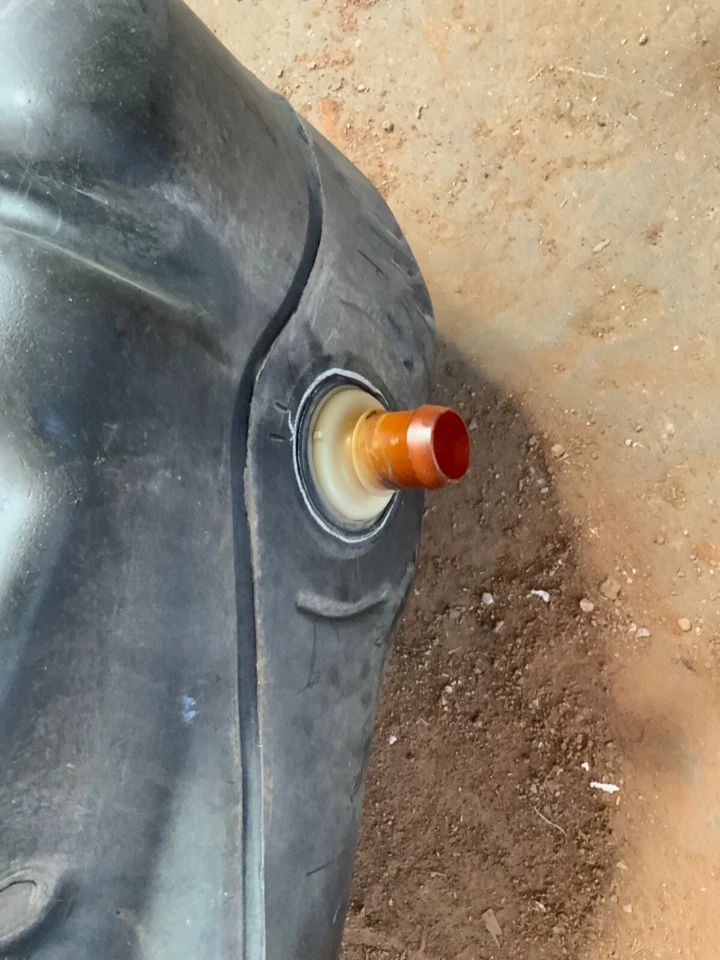 El tanque de combustible usado se adapta a: Kia Sorento SWB Sport 2014 tracción delantera 2,4 Foto 4 de 4