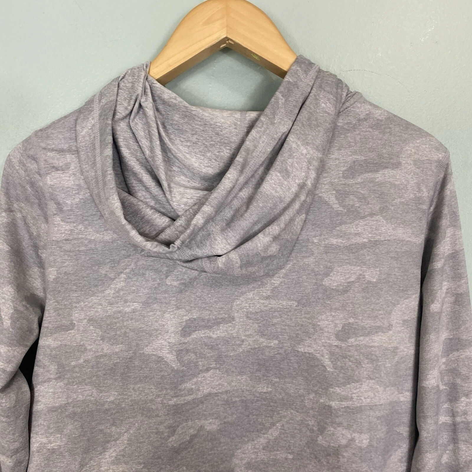 vuori halo camo hoodie