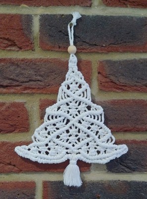 Weihnachtsbaum Handarbeit Makramee Deko