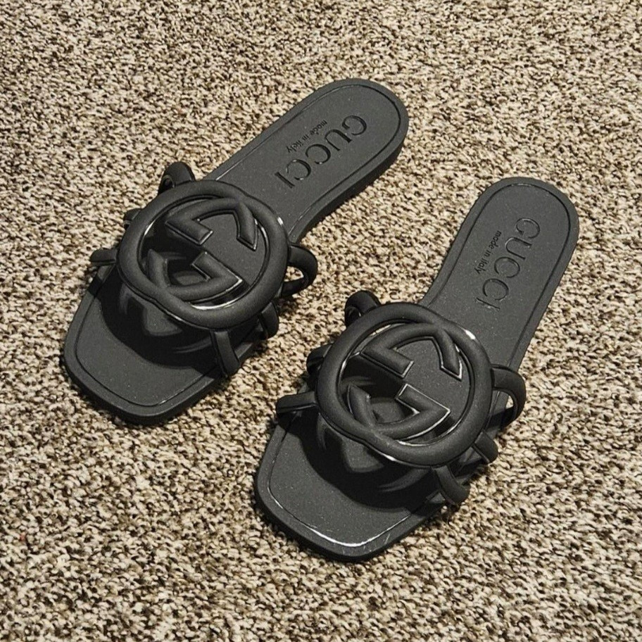 Gucci Women’s Black Rubber Logo Slide Sandals Slip-On Casual Size 6.5
