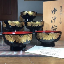 Aizu Lacquer Bowls by Ryokuhō Tashiro – Large Chrysanthemum, Set of 5