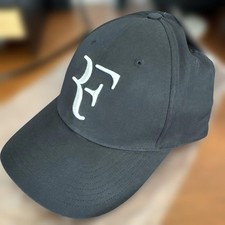[NUOVO] Cappello Berretto Roger Federer Uniqlo RF Nero con Logo Bianco Nuovo con Etichetta