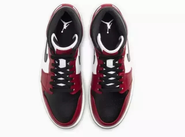 専用　Nike Air Jordan 1 Chicago Black toe NEW NIKE AIR JORDAN 1 CHICAGO BLACK TOE Mid Mens Size 11 DS