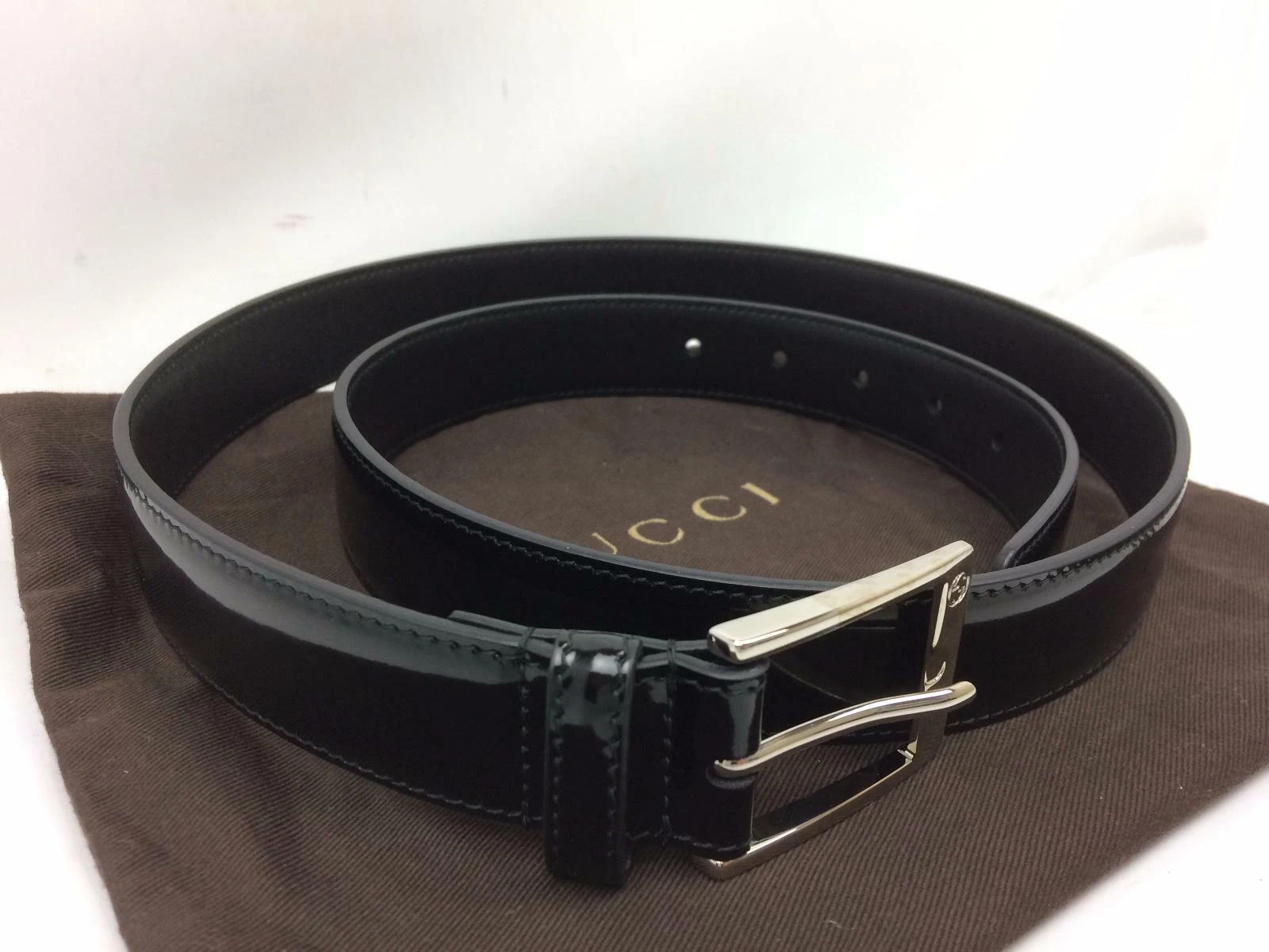 Ceinture noire authentique Gucci pour hommes INUTILISÉE 7H070060m