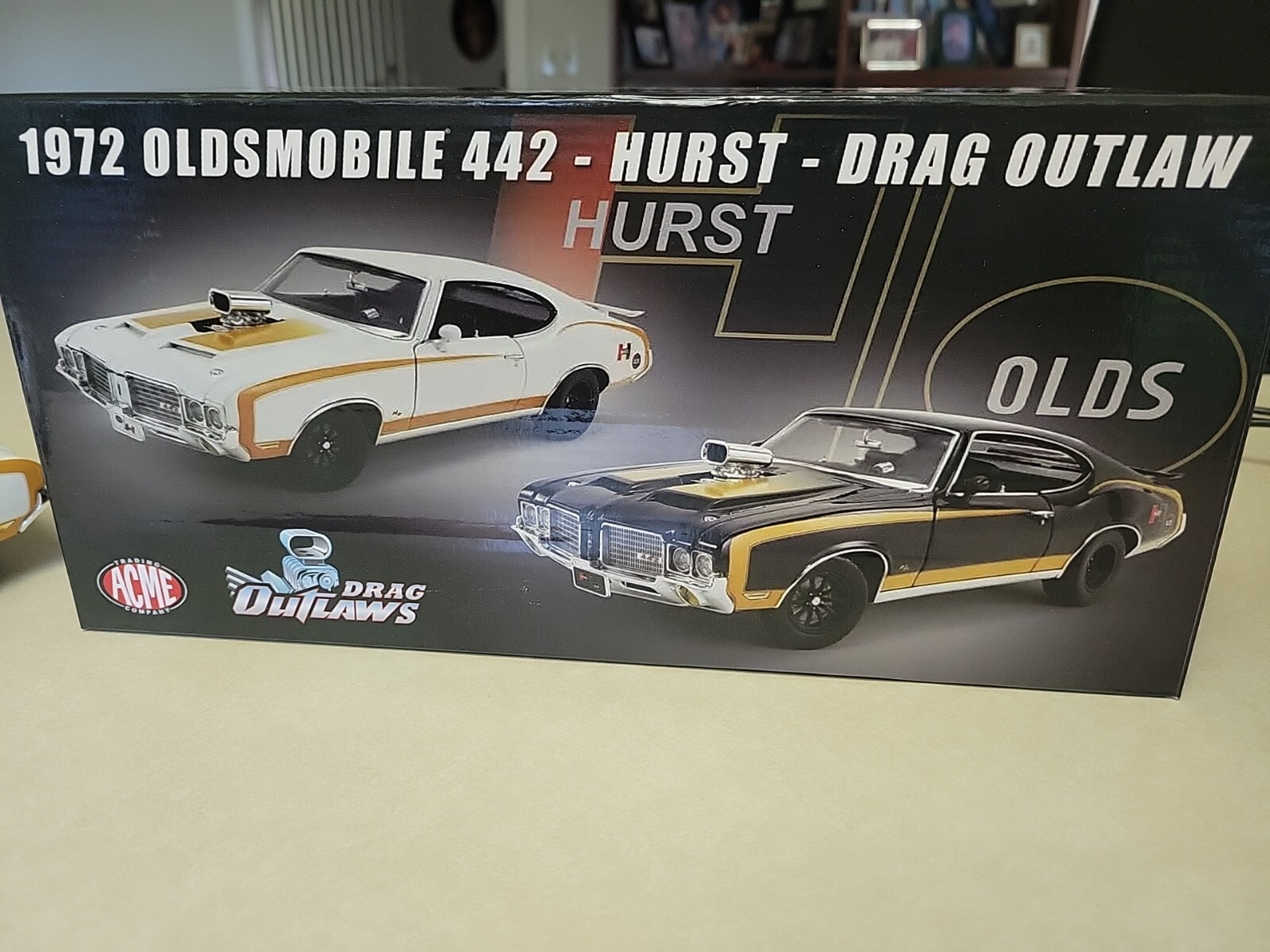 1:18 Acme 1972 Oldsmobile 442 Hurst Drag Outlaws Signed Linda Vaughn ...