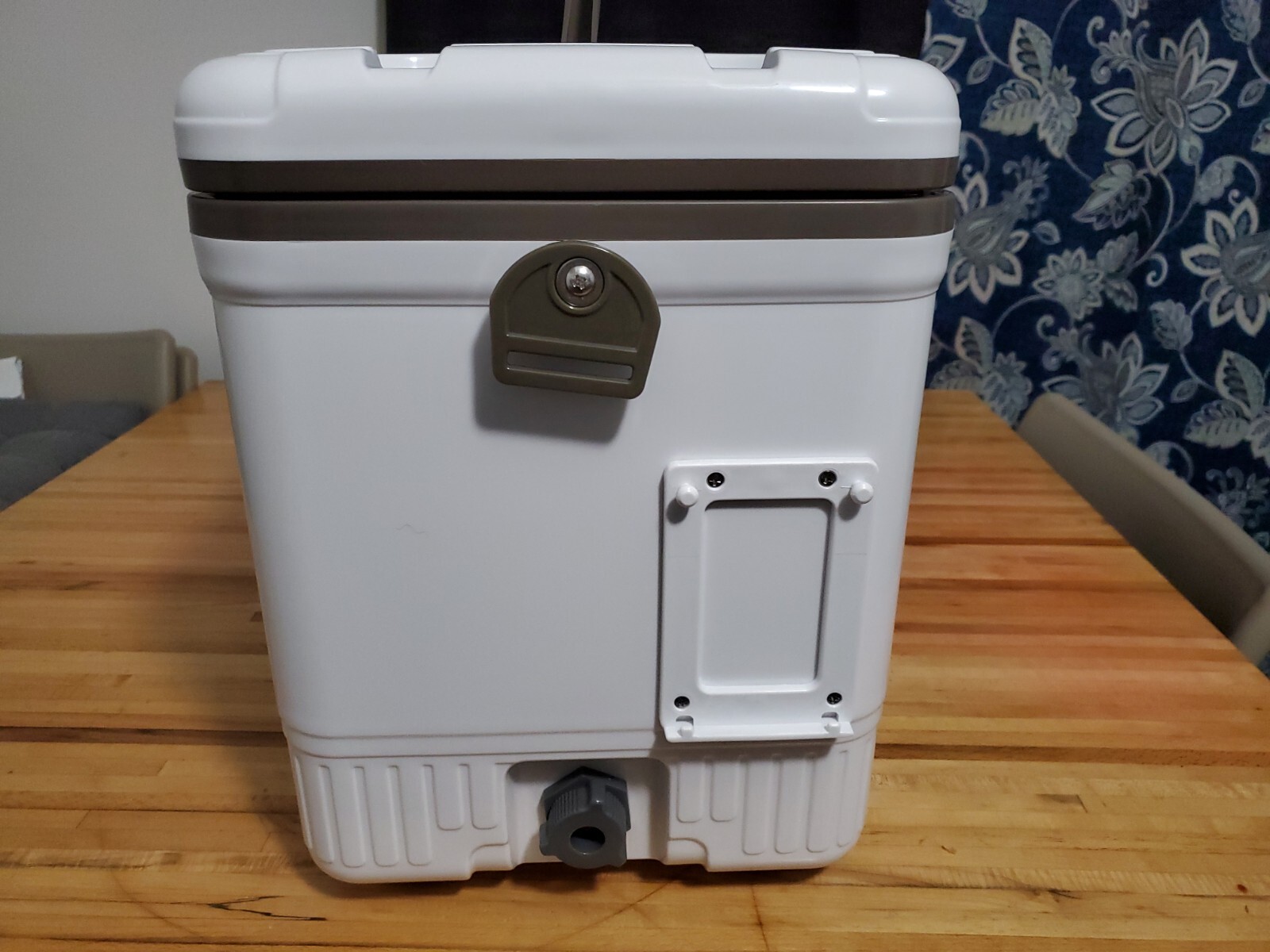 magellan-19-quart-fishing-bait-dry-box-ice-cooler-w-shoulder-strap