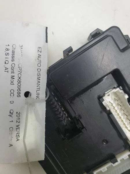 Nissan Versa 2010-2012, chasis ECM control de carrocería, 1,8 L, AT Foto 3 de 3