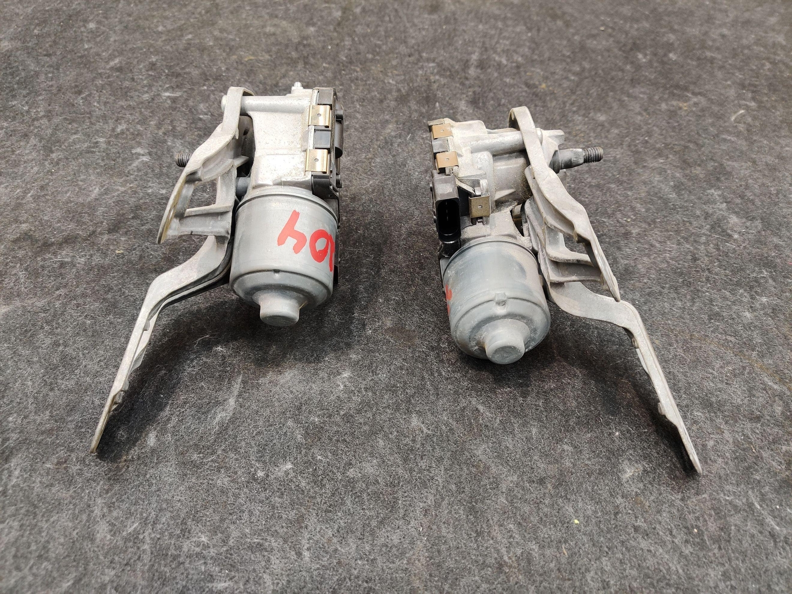 Set of 2 Front Left Right Wiper Motor 61617310791 61617310792 OEM BMW i8 2014-19