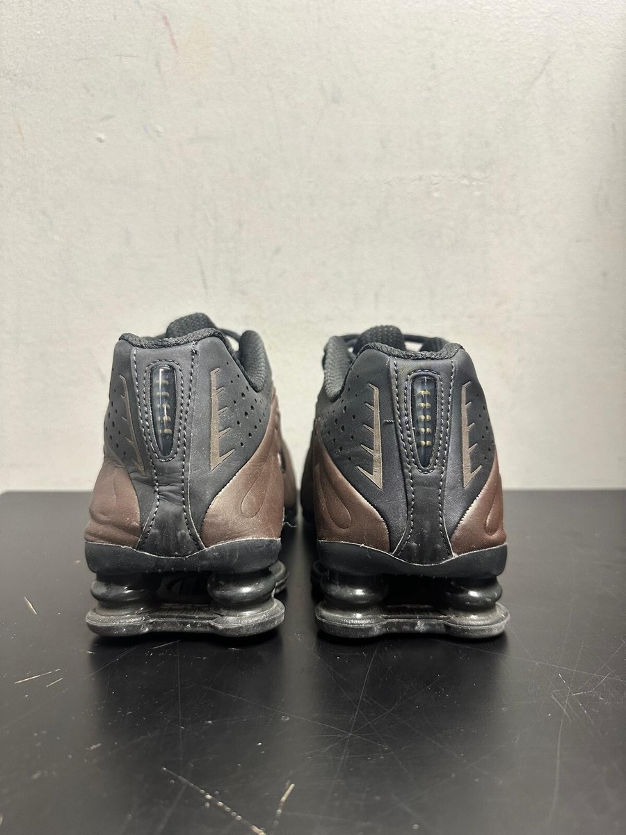 [Nike] W NIKE SHOX R4 SE OPP1 IH3572-110 ★追跡あり Nike Shox R4 Blue Ribbon Sports IH3572-110 | SneakerNews.com