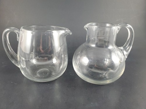 2 Vintage kleine Klarglas Milchkännchen Sirup Krüge Blumenvasen Mini Entsafter 4" - Bild 2 von 18