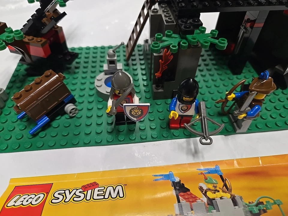 Lego 6046 Castle Dark Forester Hemlock Stronghold W/instructions -2 Pieces - Image 2 of 4