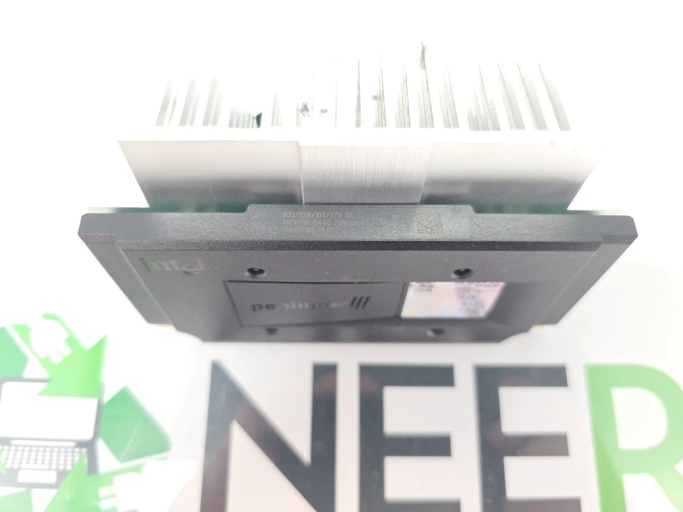 Vintage Intel Pentium III SL4BT 933 MHz 933/256/133/1.7v Slot 1 CPU TESTED - Image 2 of 3