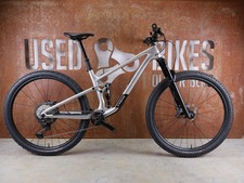 TREK TOP FUEL 9.8 XT GEN 4 – LUNAR SILVER – ROCKSHOX PIKE 130MM / SHIMANO XT 12-
