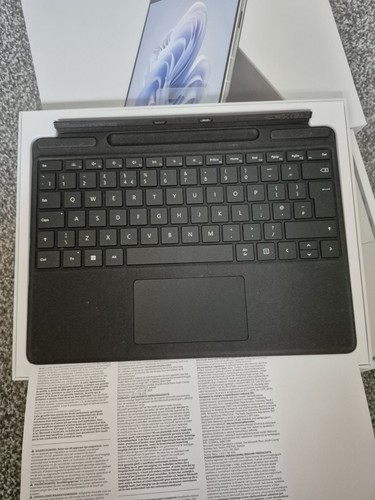 Microsoft Surface Pro 9 5G SQ3 8GB RAM 128GB SSD Platinum Boxed Barely USED - Picture 5 of 9