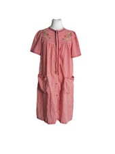 Vintage Smart Time USA House Dress Robe Red Stripe Snap Floral Embroidered READ