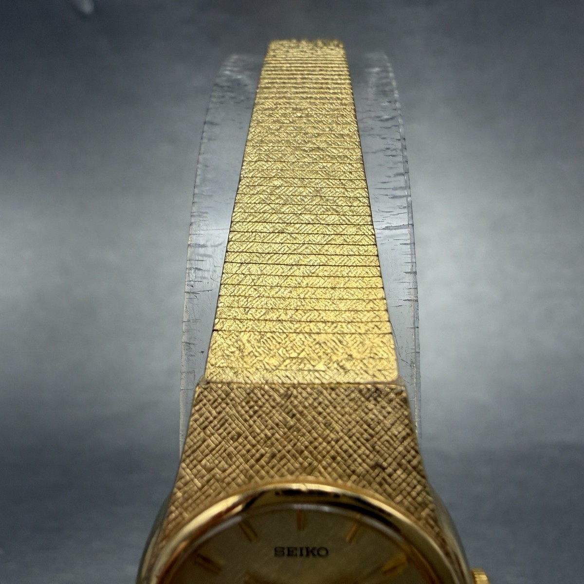 Seiko watch Women 19mm Champagne Dial Gold Tone Round V401-1819
