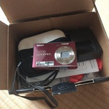 Nikon COOLPIX S610 Red Compact Digital Camera with Charger and Case