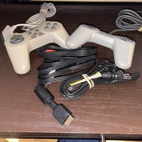 PlayStation 1 Console Bundle SCPH-7501 &ndash; 2 OEM Controllers AV & Power Cable