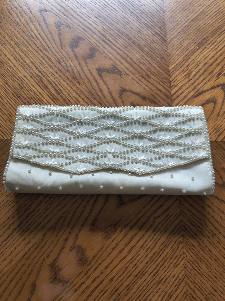 Bolso clutch vintage de satén con cuentas de perlas La Regale con caja - Elegante cartera nupcial Foto 2 de 4