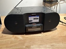 Sony ZS-S3IP CD/Line-in Jack/CD-RW Playback/Radio/CD-R Playback/iPod Dock Black