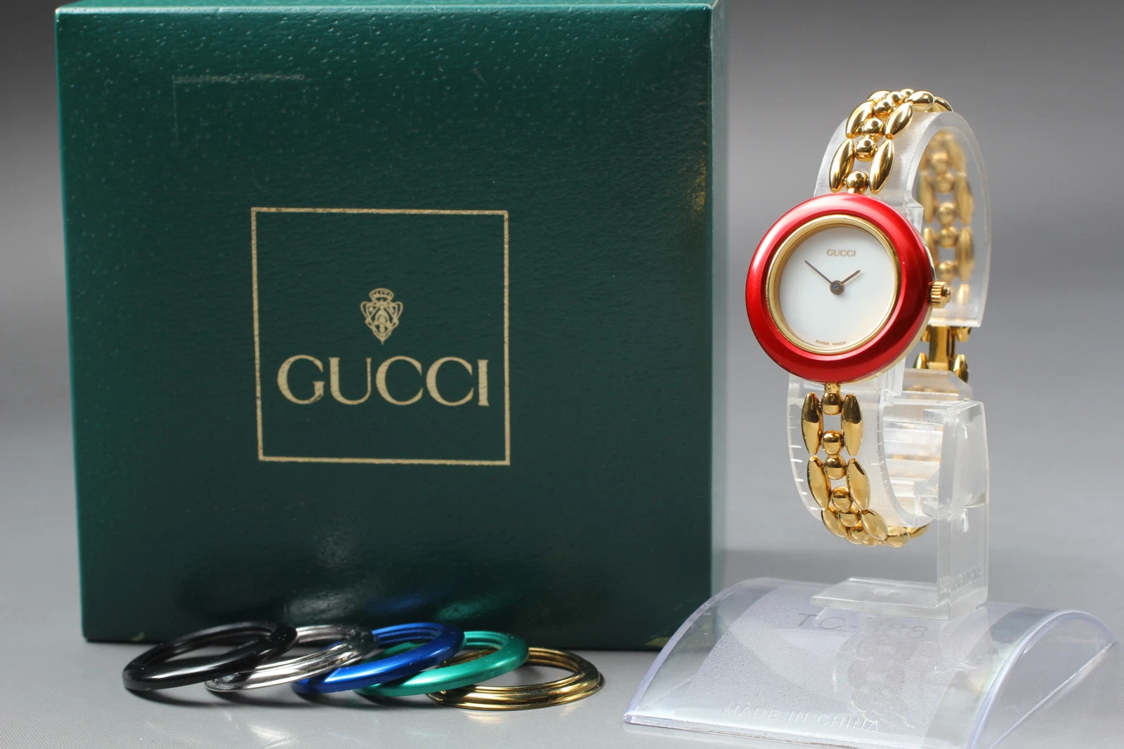 [Presque comme neuve avec étui] Montre femme Gucci 6 couleurs lunette changeante 11/12,2 or Qz