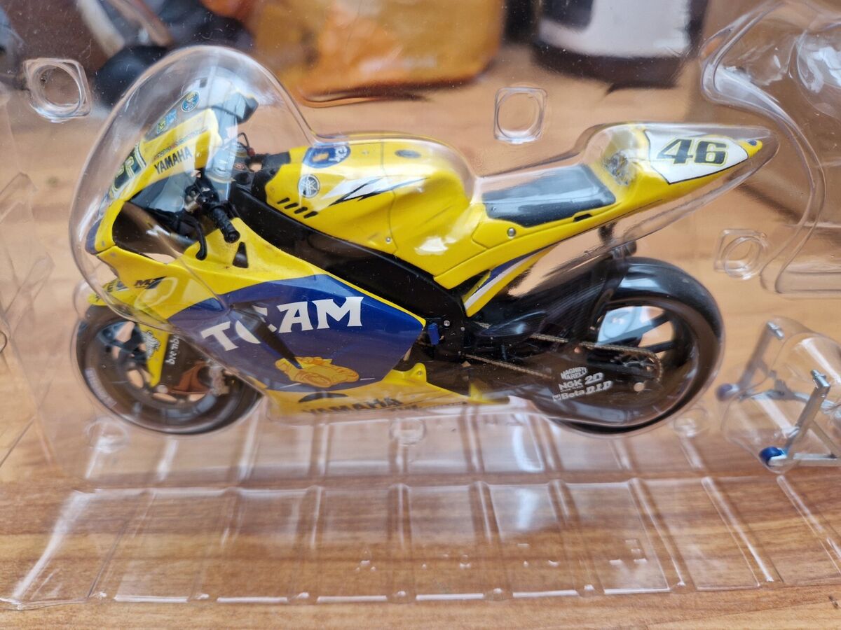 MINICHAMPS 1/12 Yamaha YZR-M1 Kamel 2006 Valentino Rossi MINICHAMPS 1/12 Yamaha YZR-M1 Kamel 2006 Valentino Rossi