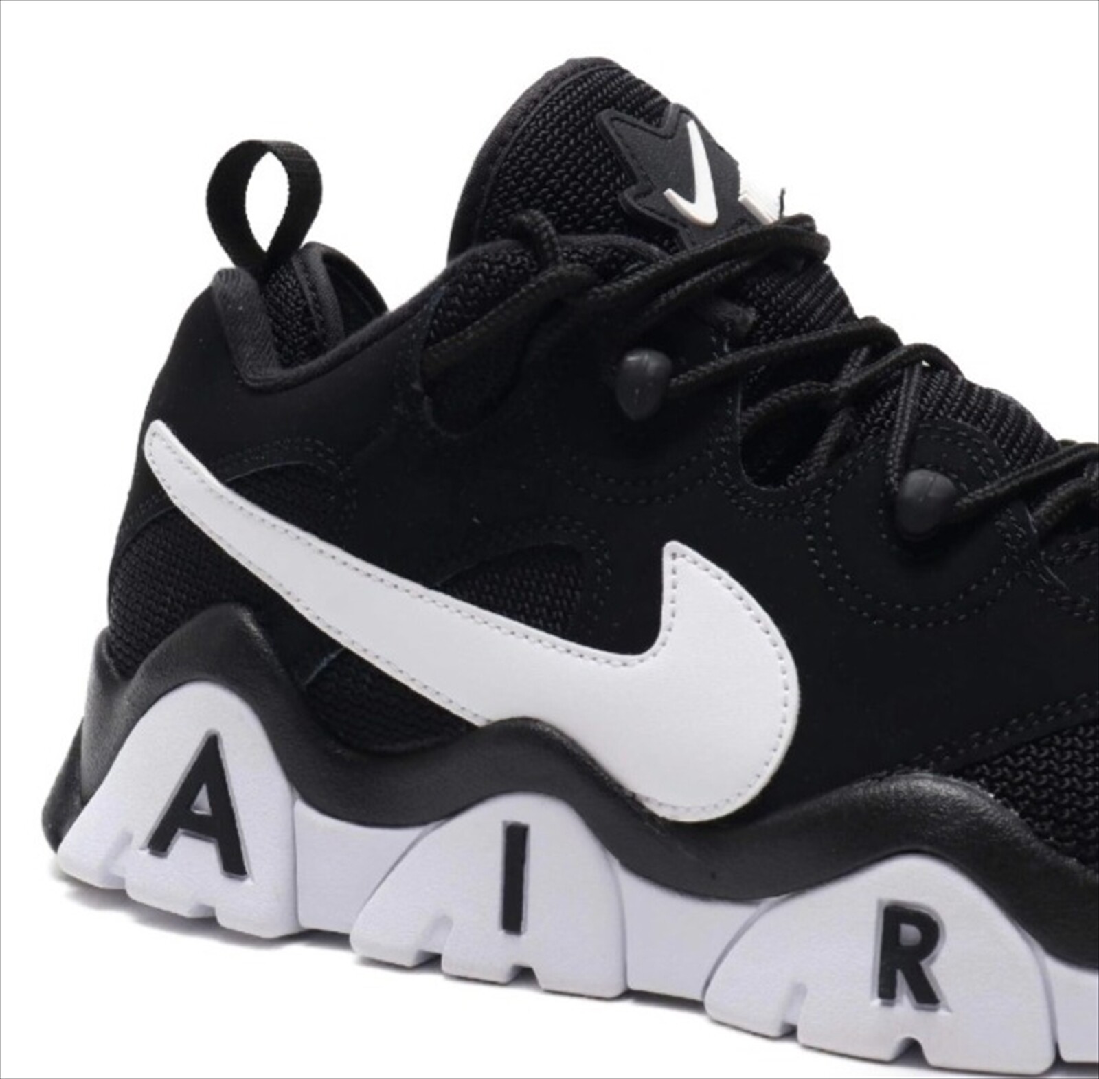 Size 10 - Nike Air Barrage Low Black 
