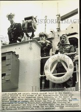 1976 Press Photo Prince Charles and Crown Prince Hassan of Jordan on minesweeper