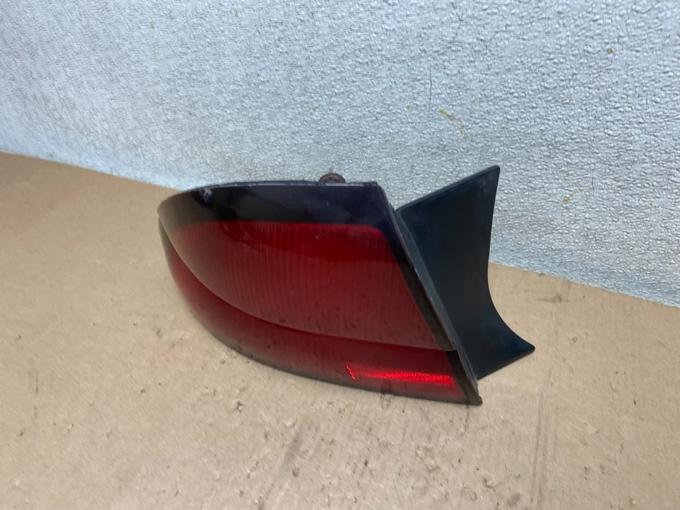 Luz trasera izquierda conductor Chevrolet Monte Carlo 1995 a 1996 S3864 DW Foto 2 de 4