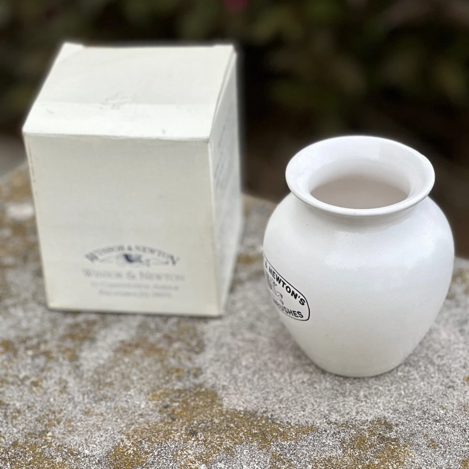 Jarrón con cepillo de pintura Winsor Newton en caja de 3,5 pulgadas Foto 3 de 4