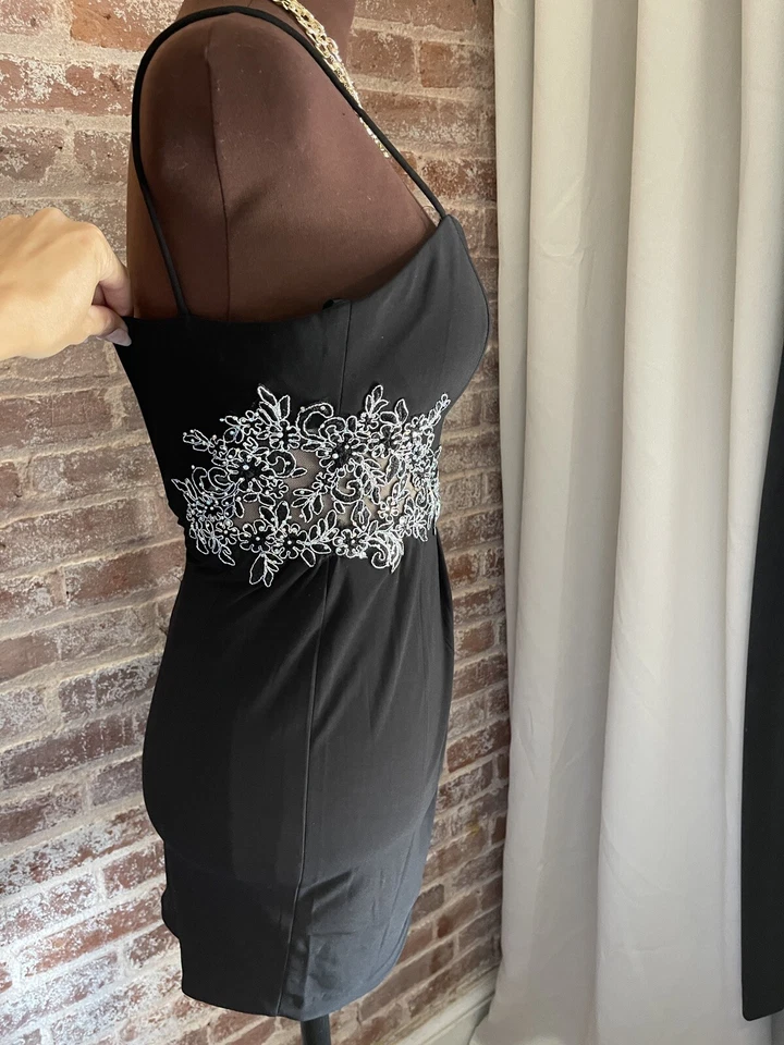 ¡Nuevo! Mini Vestido Formal Blondie Nites Negro Manga con Tirantes Cuello Corazón Talla 1 Foto 3 de 4