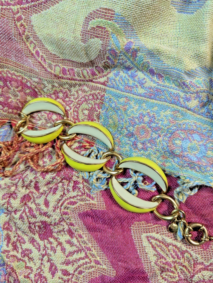 J. Pulsera Crew Statement Retro \ Eslabones Ovalados Esmalte Amarillo Tono Dorado 6.5" Foto 2 de 4