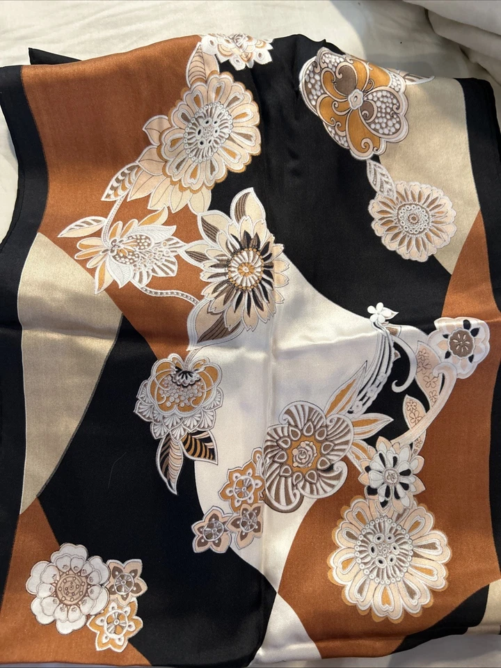 Bufanda de seda con estampado floral de Oscar Foto 2 de 2