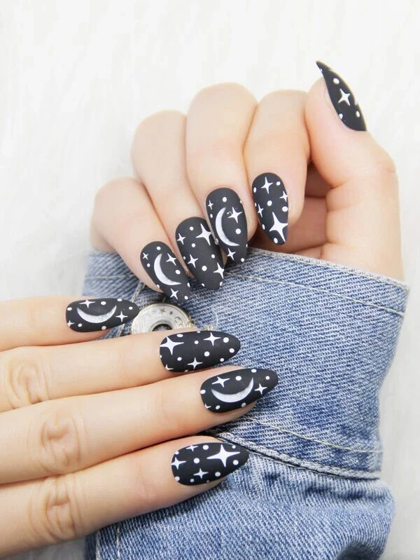 29 Pretty, Simple & Modern French Tip Nails : Silver Tip Matte Black Nails