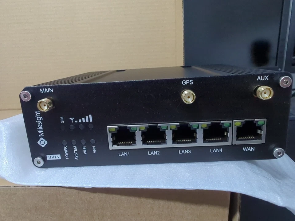 Milesight UR75 4G Industrial Router, Dual Sim, Wi-Fi, GPS, RS232/RS485 - Image 3 of 4