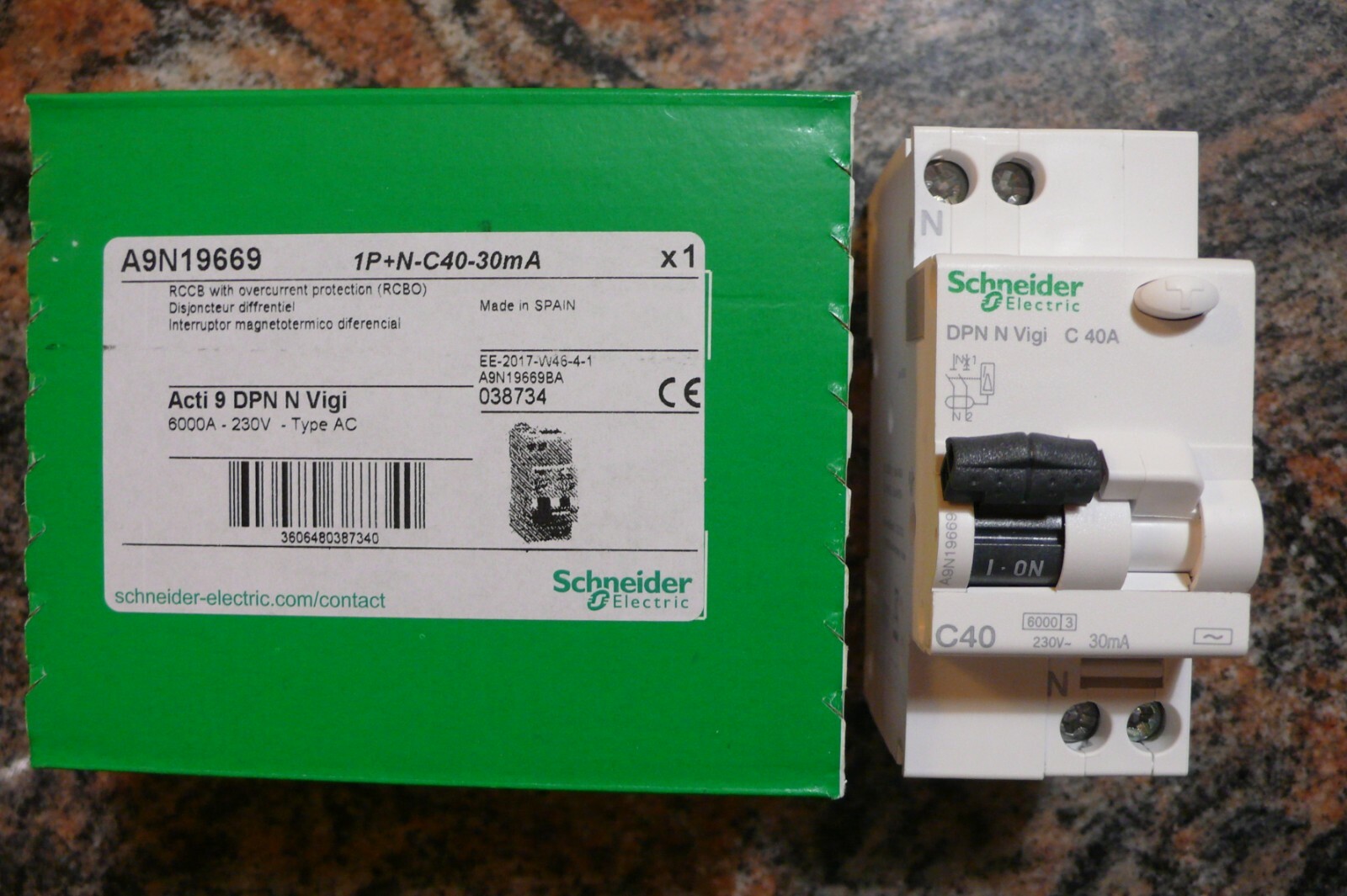 Disjoncteur différentiel 40A 30mA courbe C Schneider Electric A9N19669 monobloc phase neutre