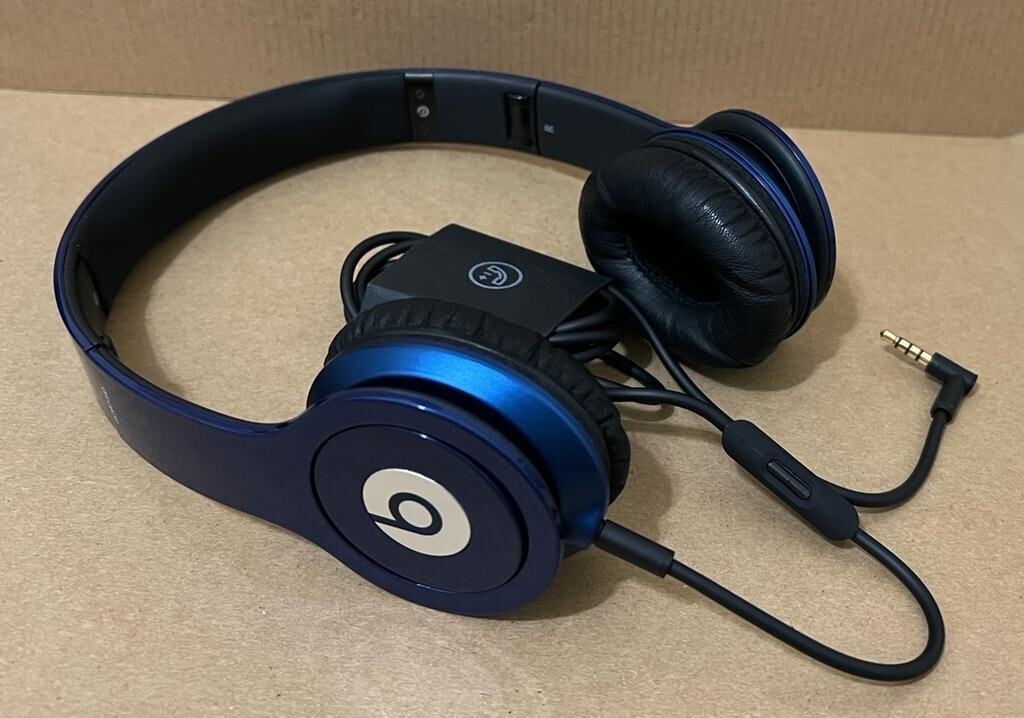 新品未開封 beats solo HD Beats Solo HD✅️WIRED On Ear Headphones Blue (IT'S NOT
