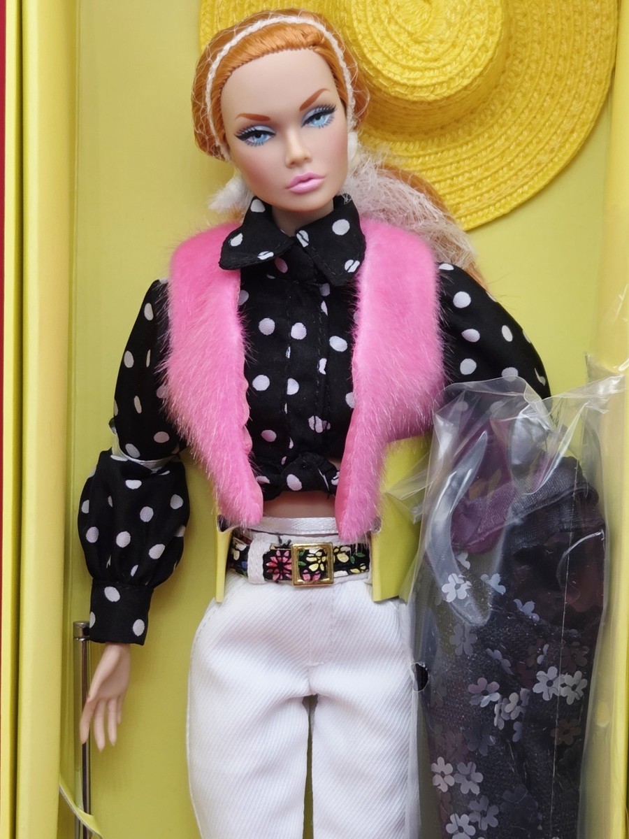 2015 Integrity Toys Hippie Dippy Poppy Parker Model Scene