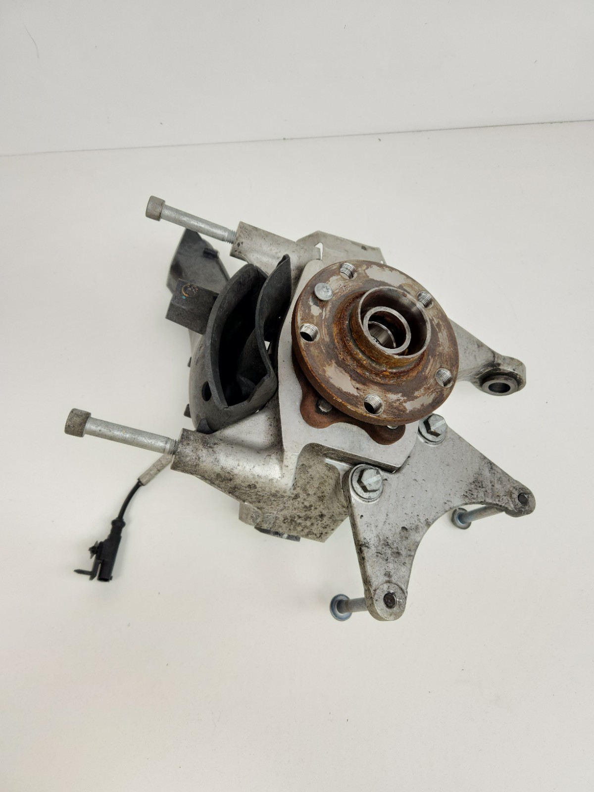 2015-2016 MCLAREN 650S SPIDER REAR RIGHT PASSENGER SIDE SPINDLE KNUCKLE HUB OEM 