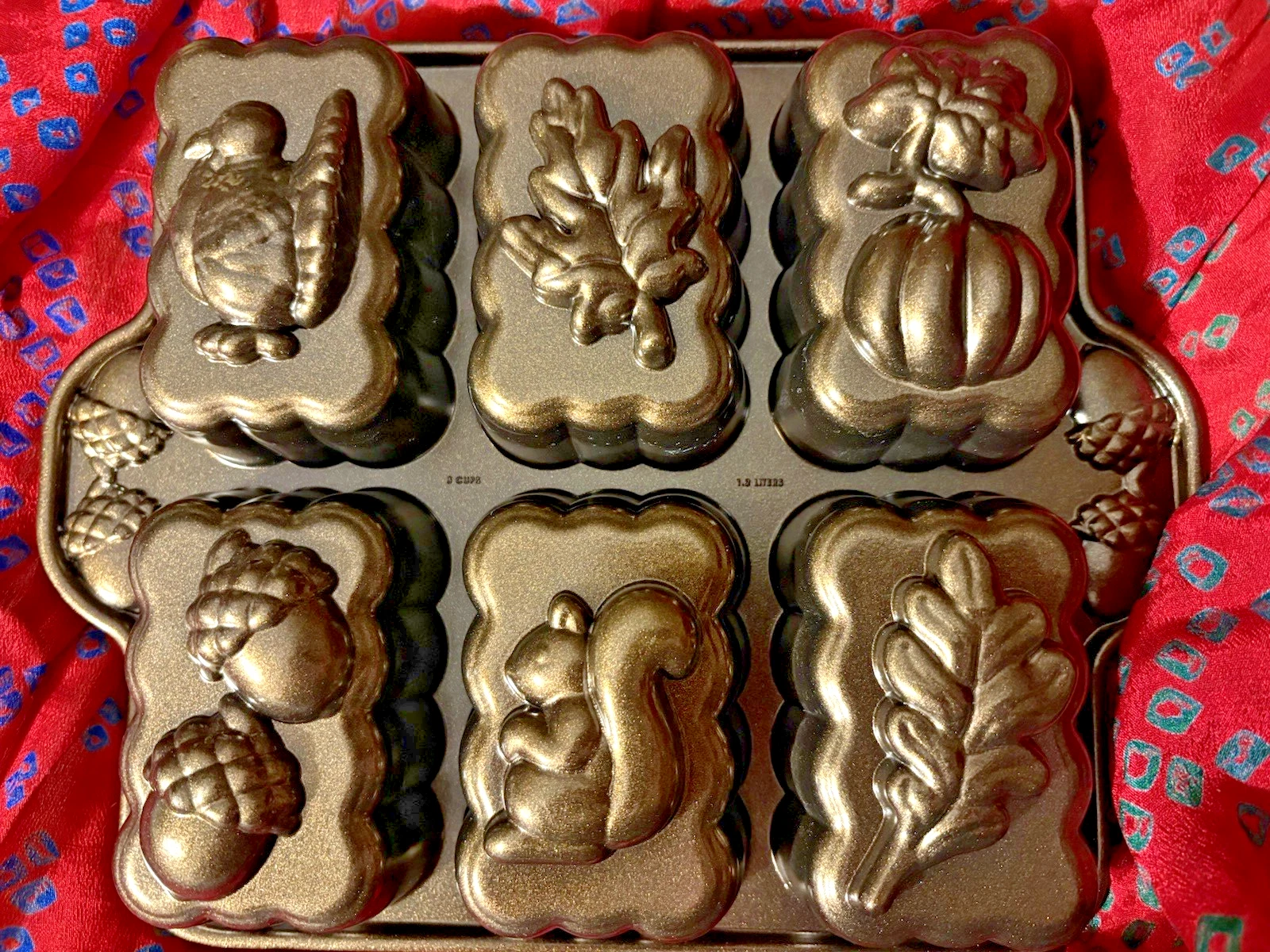 Nordic Ware Harvest Autumn Mini Loaf Pan 5-Cup Pumpkin Turkey Acorn Leaves